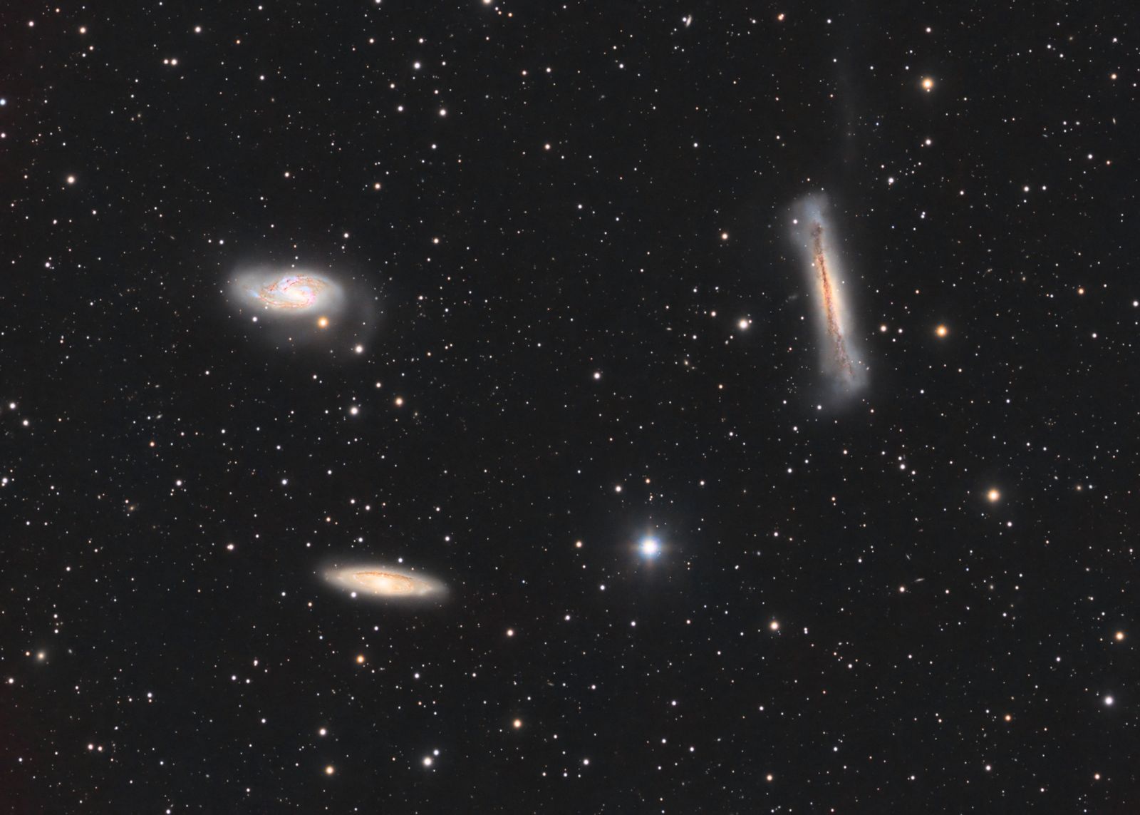 狮子座三重星系